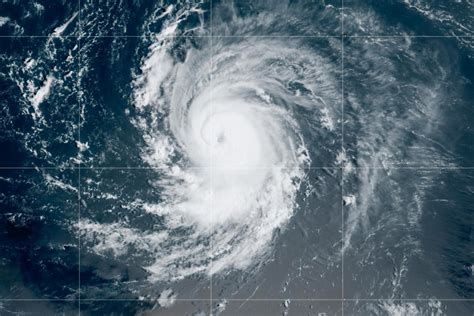 noaa hurricane center satellite